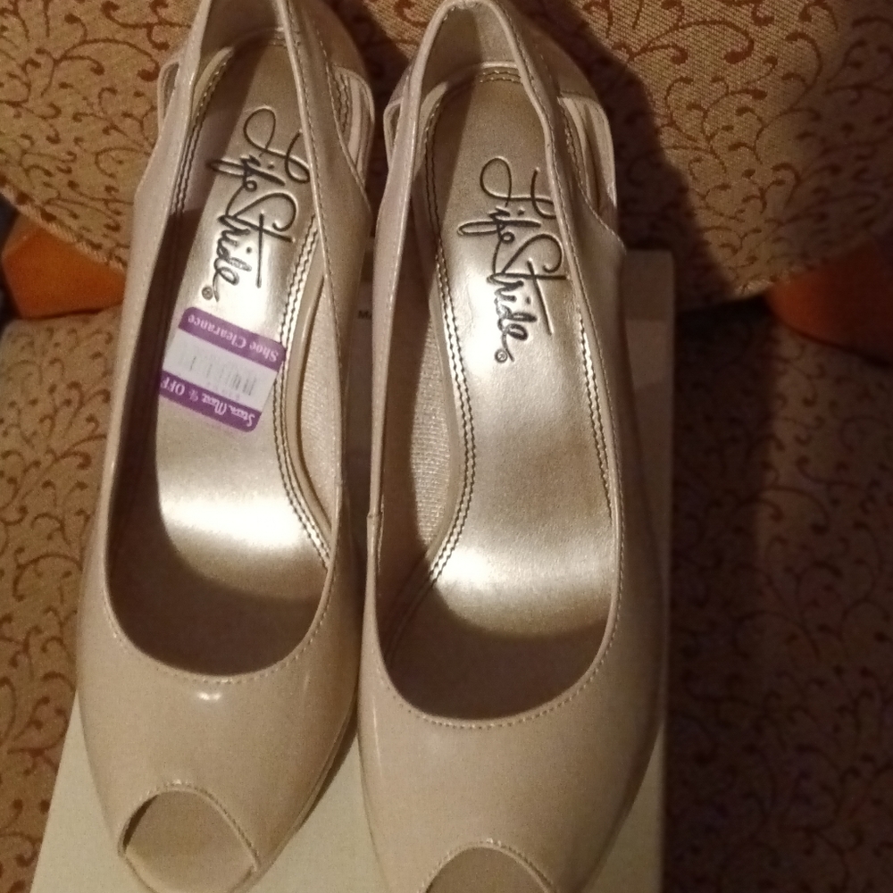 Women's Life Stride Size 8 Heels